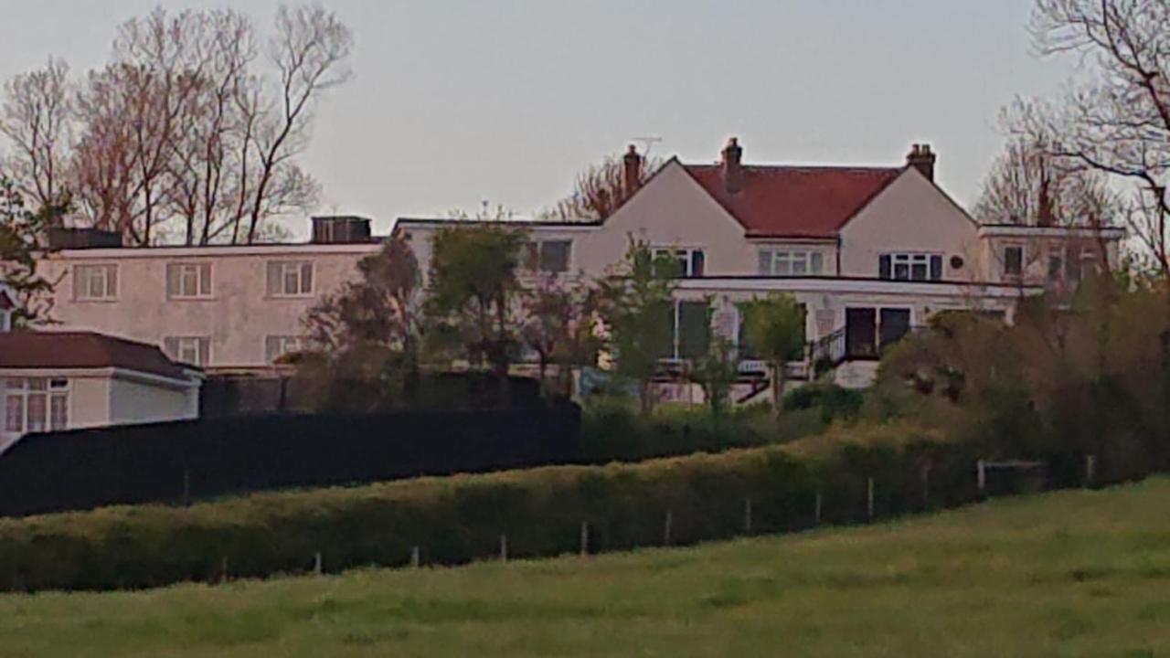 Sandown Manor Екстер'єр фото